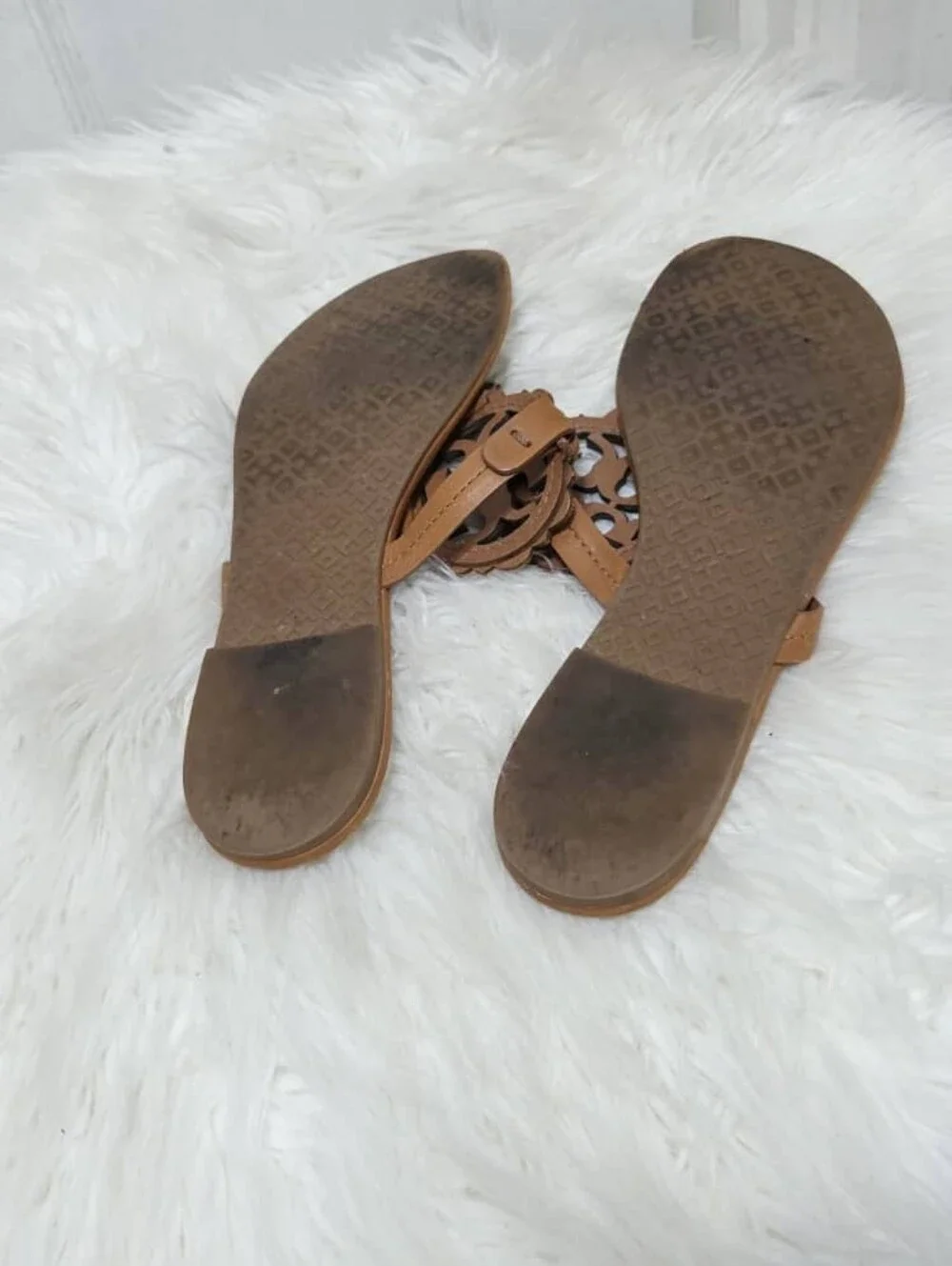 Tory Burch Miller Leather Scallop Logo Flat  Sandal Thong Tan/Cream Size 9M $225